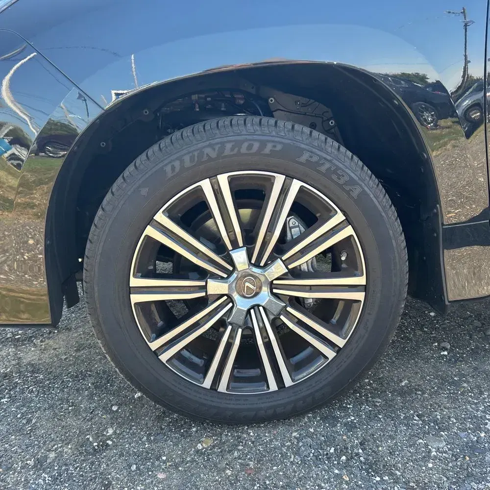 2021 Lexus LX 570 Three-Row