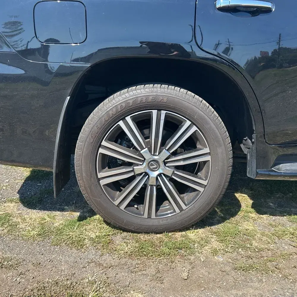 2021 Lexus LX 570 Three-Row