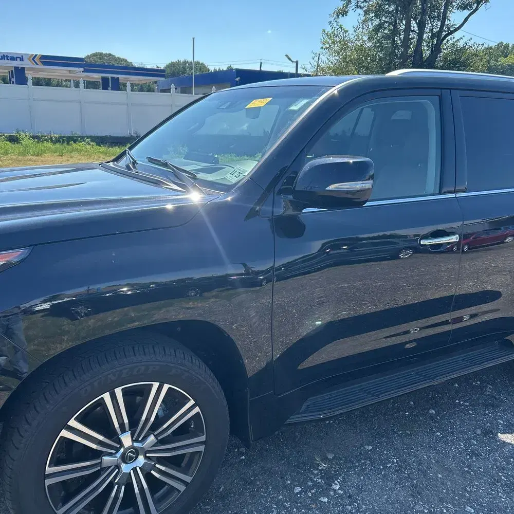 2021 Lexus LX 570 Three-Row