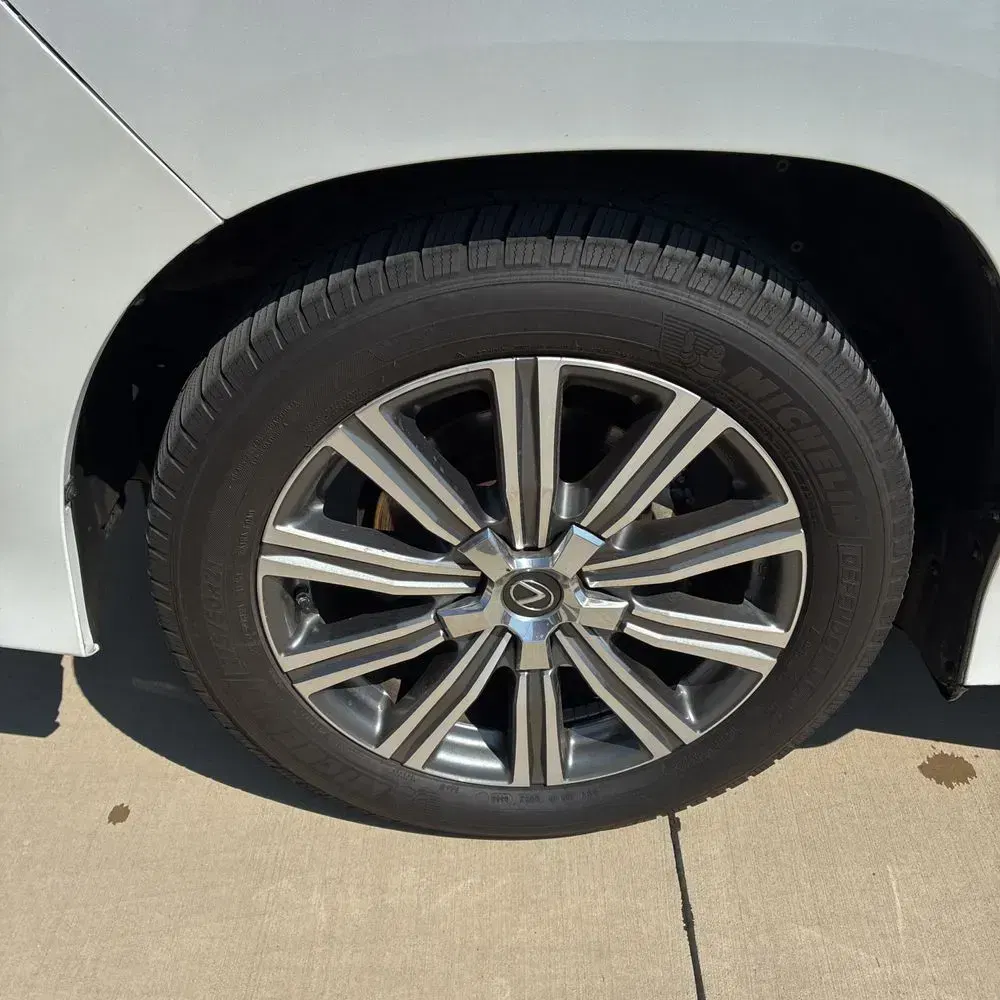 2018 Lexus LX 570 Three-Row
