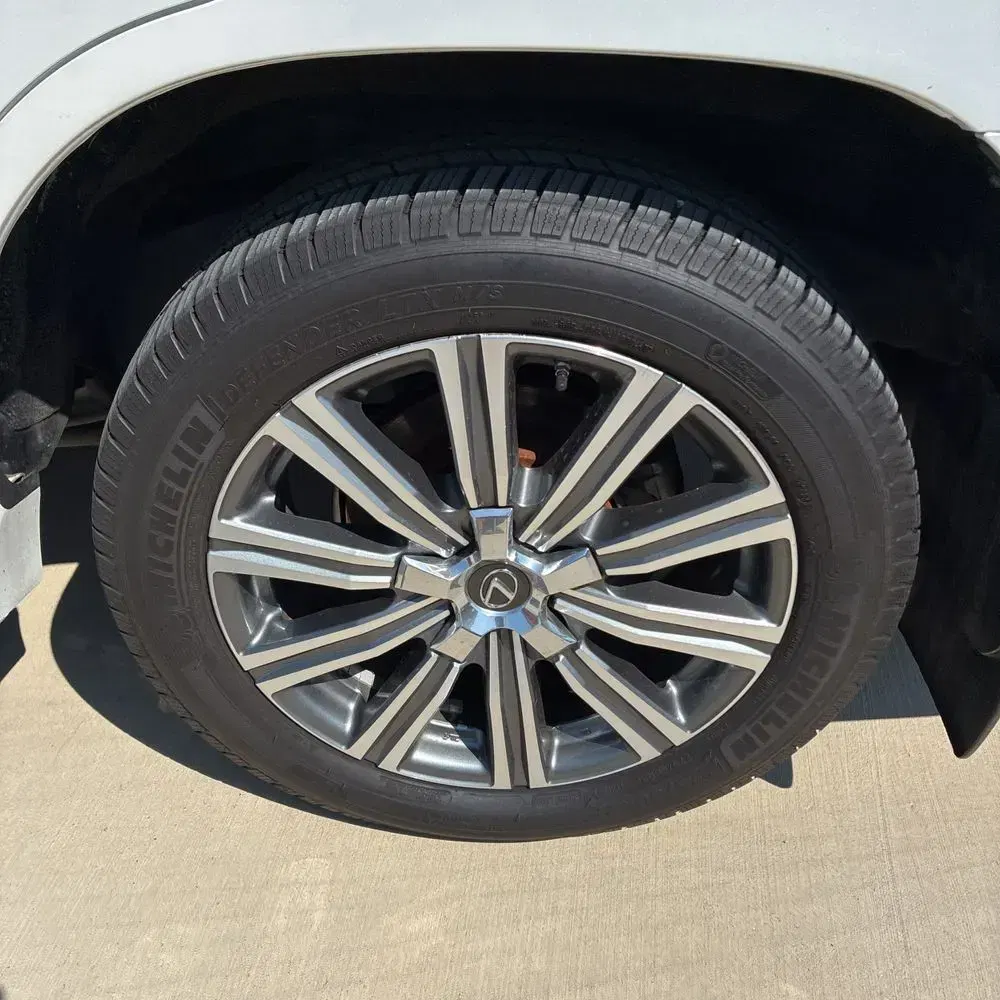 2018 Lexus LX 570 Three-Row