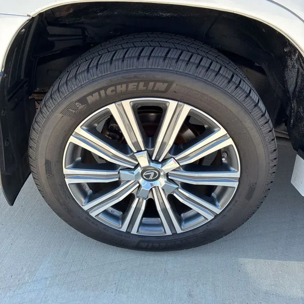 2018 Lexus LX 570 Three-Row
