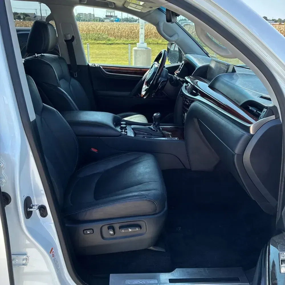 2018 Lexus LX 570 Three-Row