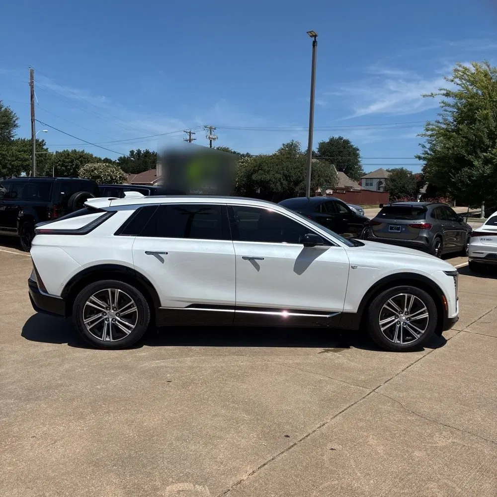 2024 Cadillac LYRIQ Luxury 1