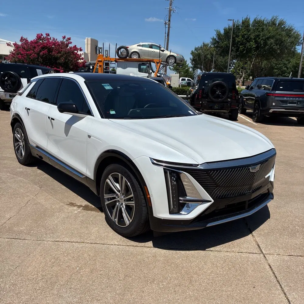 2024 Cadillac LYRIQ Luxury 1