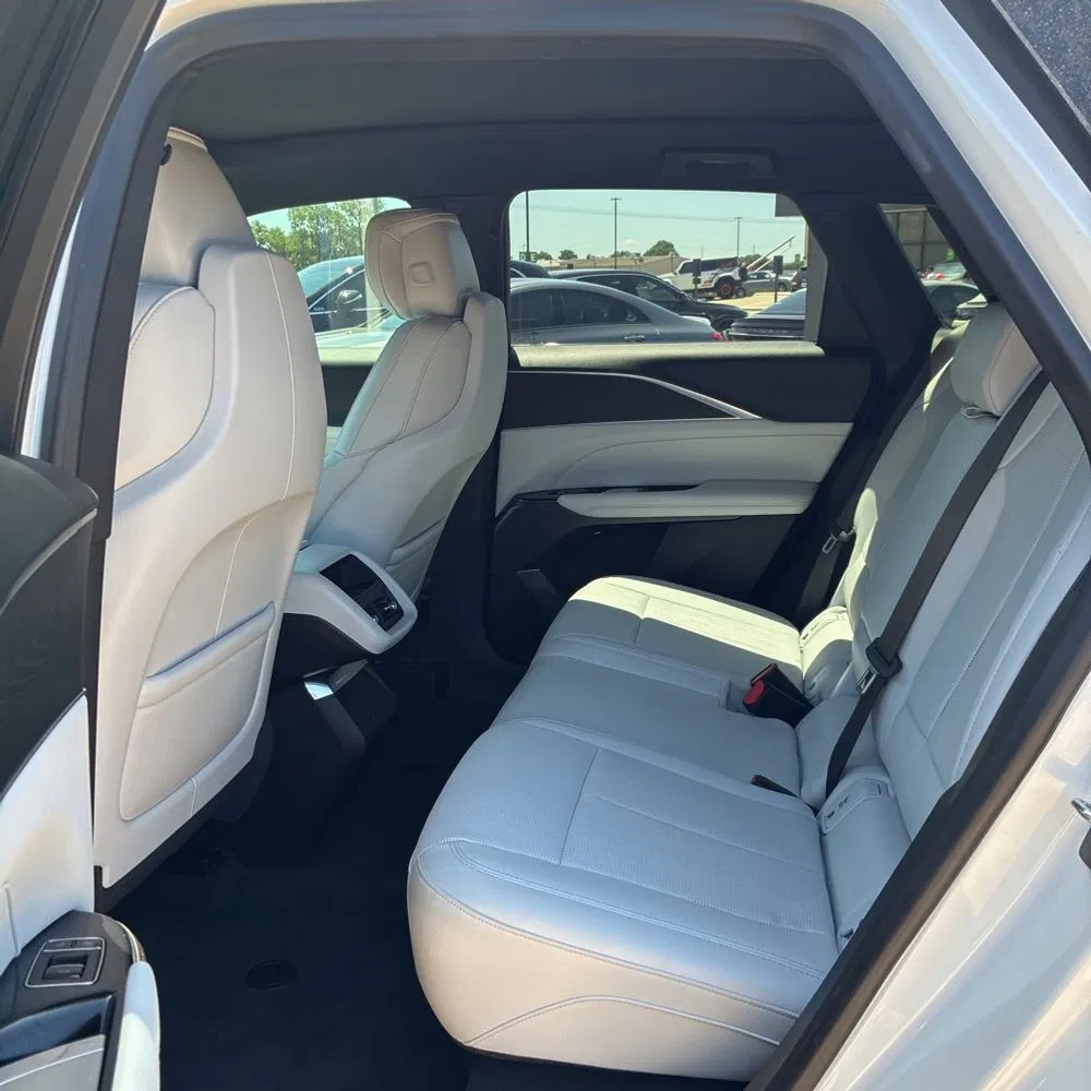 2024 Cadillac LYRIQ Luxury 1