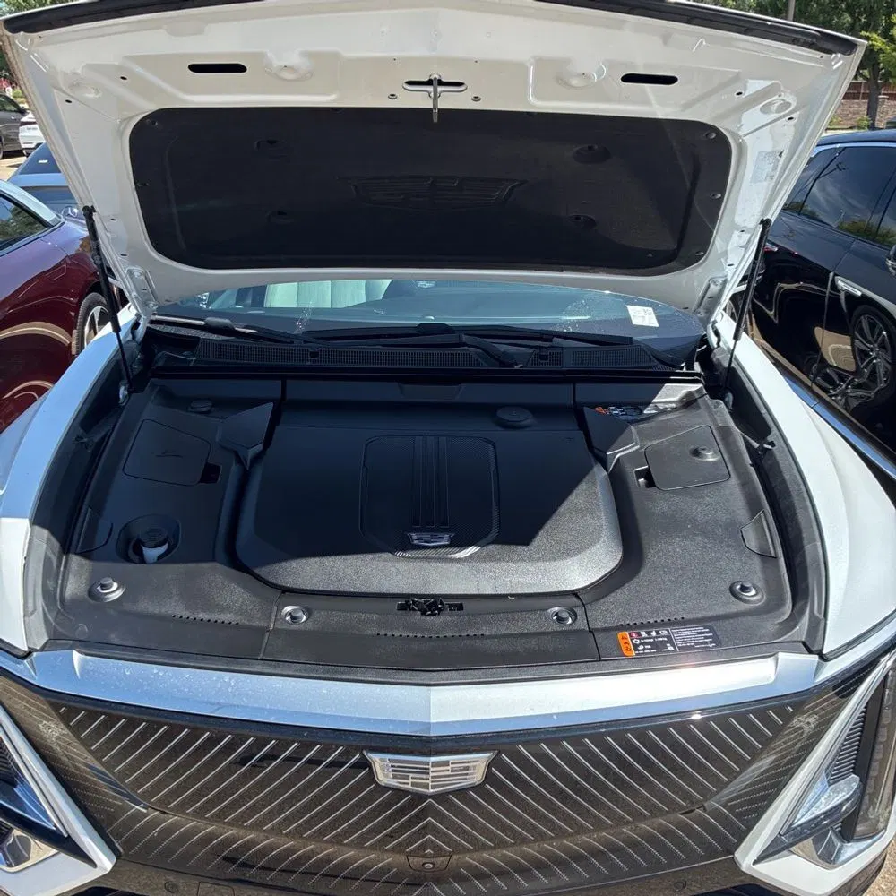 2024 Cadillac LYRIQ Luxury 1