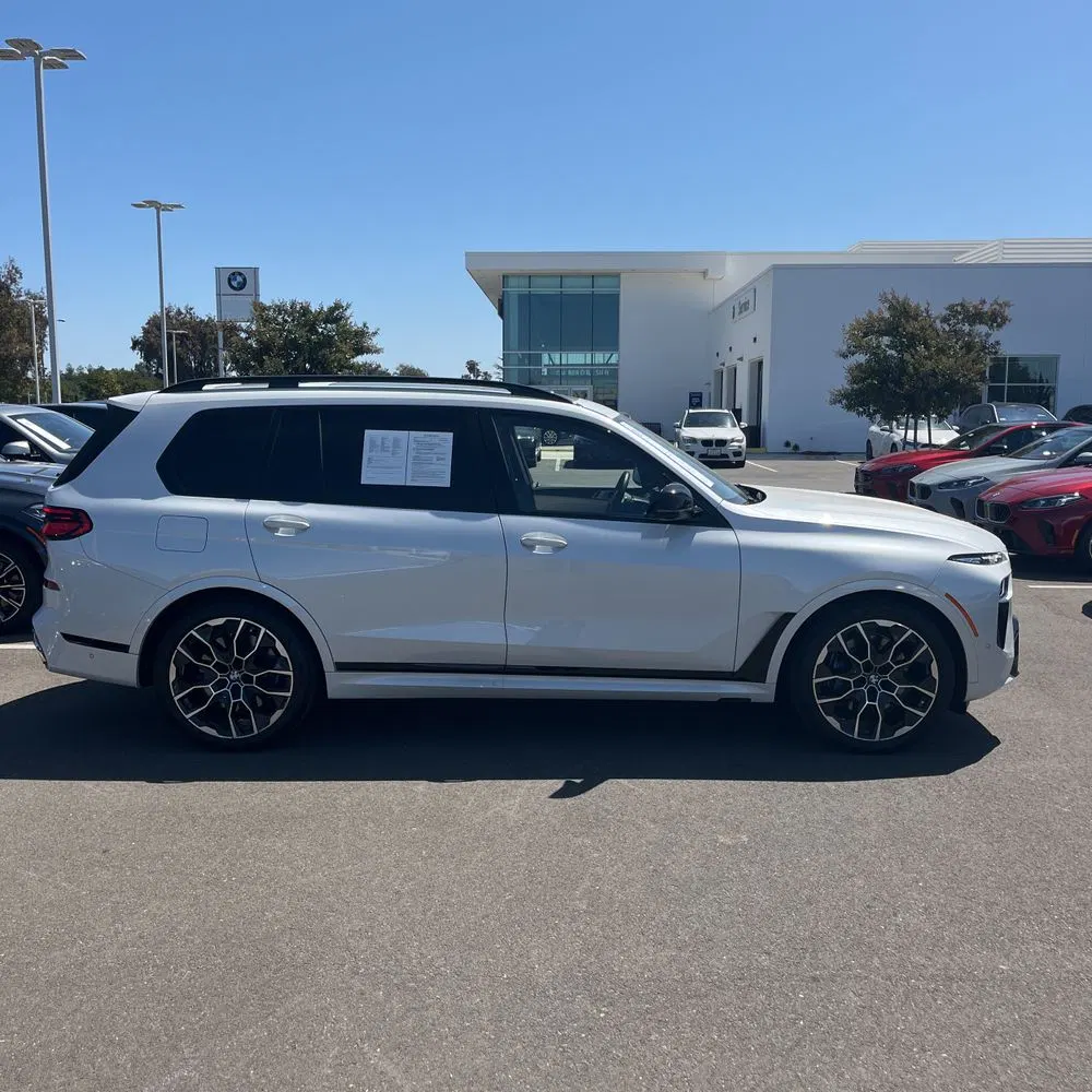 2025 BMW X7 M60i
