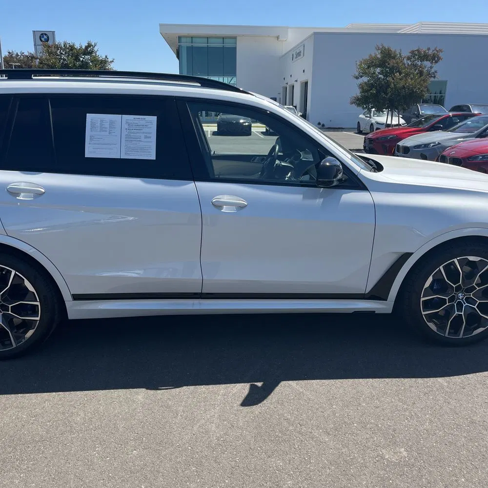 2025 BMW X7 M60i