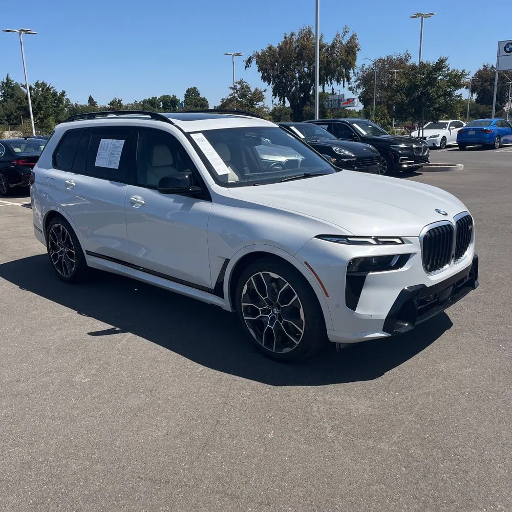 2025 BMW X7 M60i