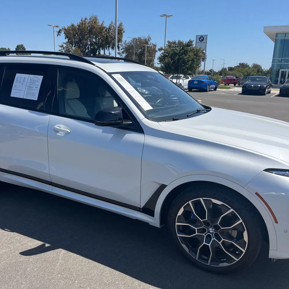 2025 BMW X7 M60i