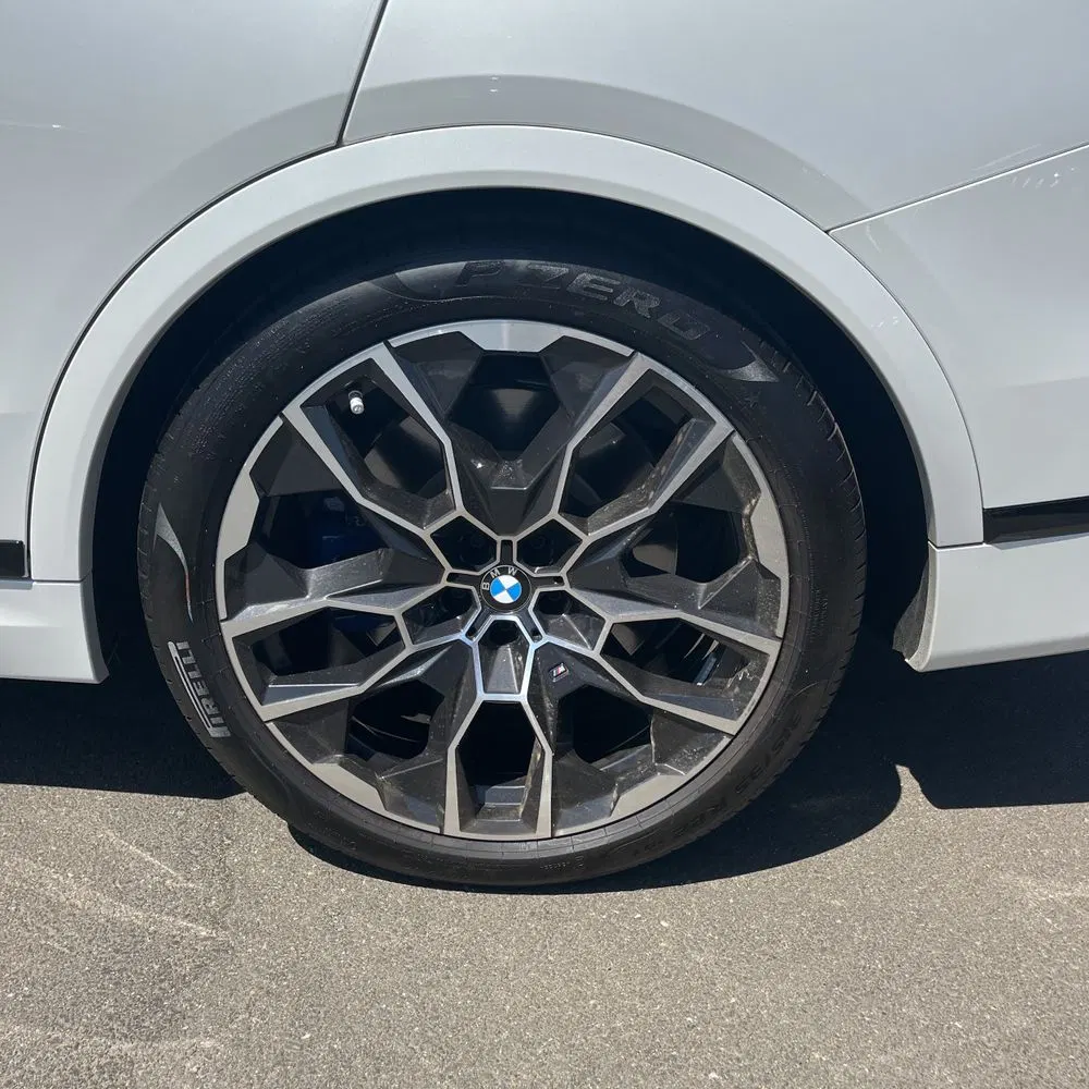 2025 BMW X7 M60i