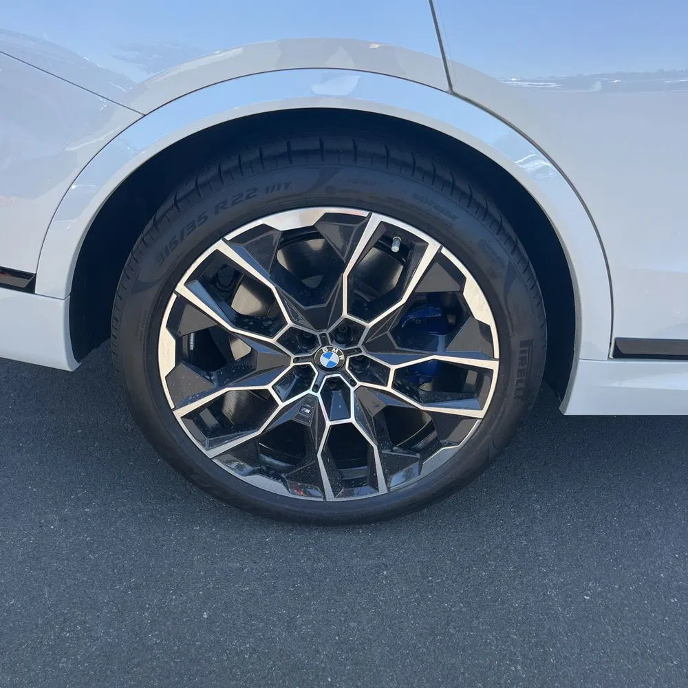 2025 BMW X7 M60i