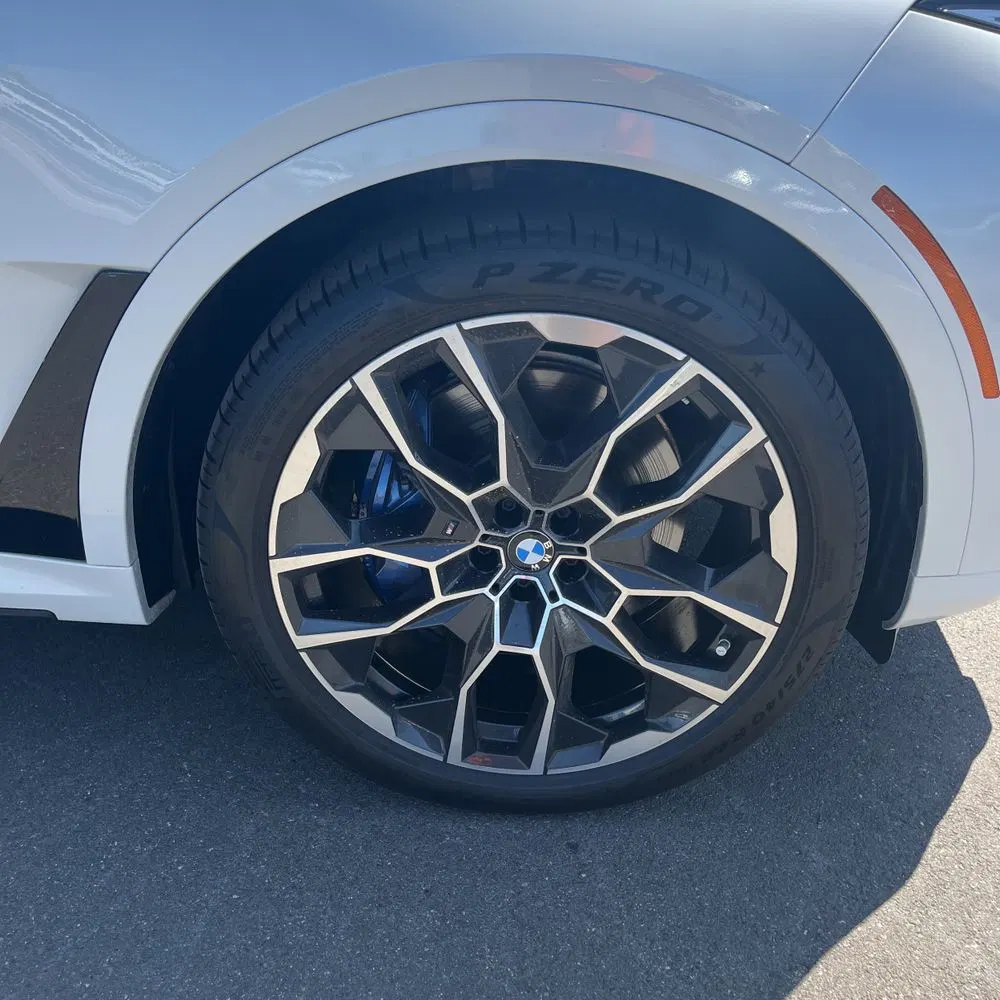 2025 BMW X7 M60i