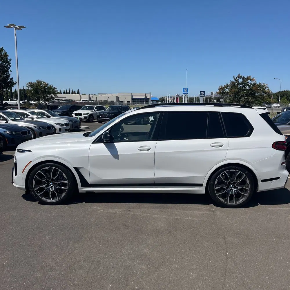 2025 BMW X7 M60i