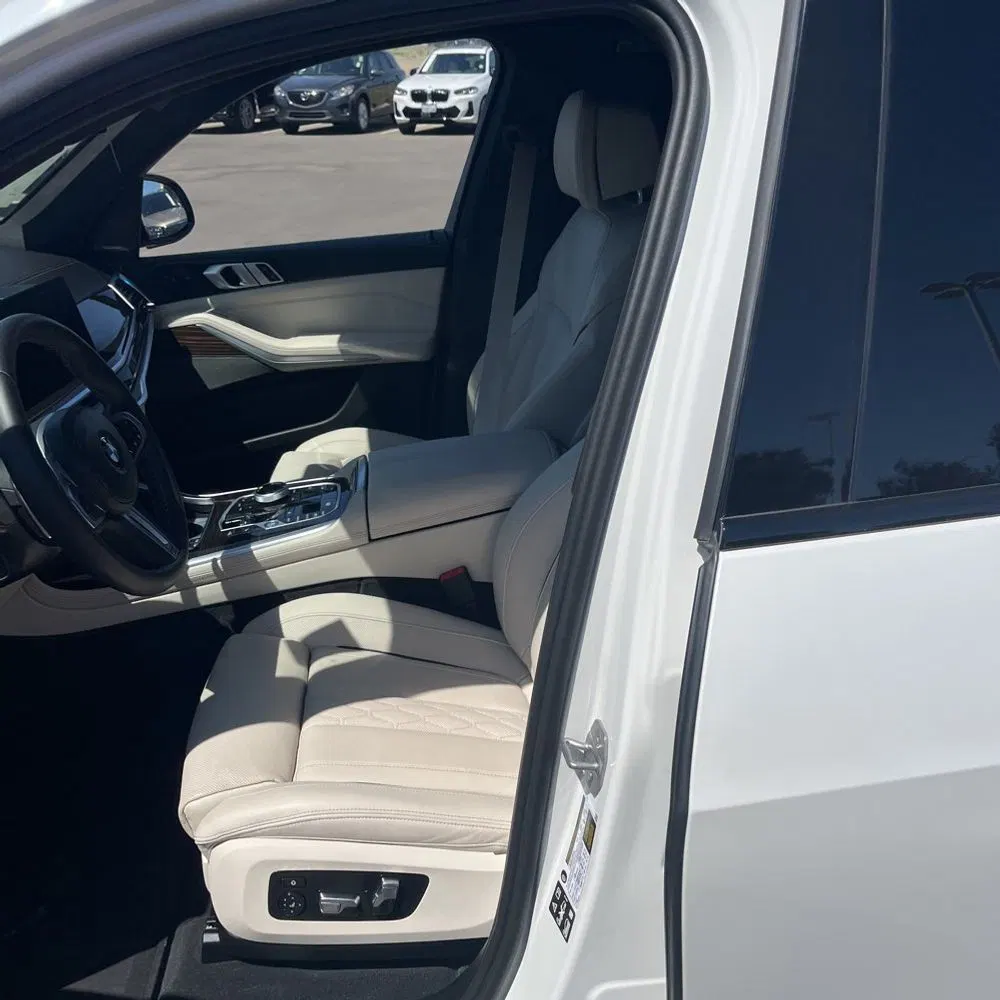 2025 BMW X7 M60i