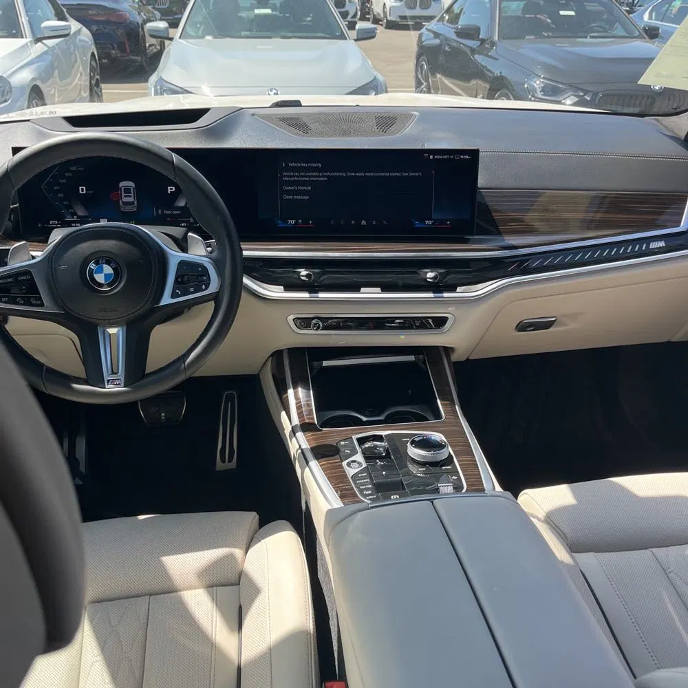 2025 BMW X7 M60i