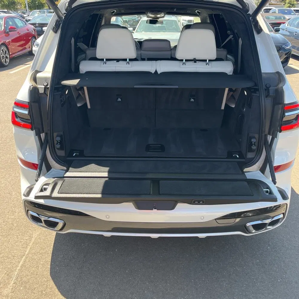 2025 BMW X7 M60i