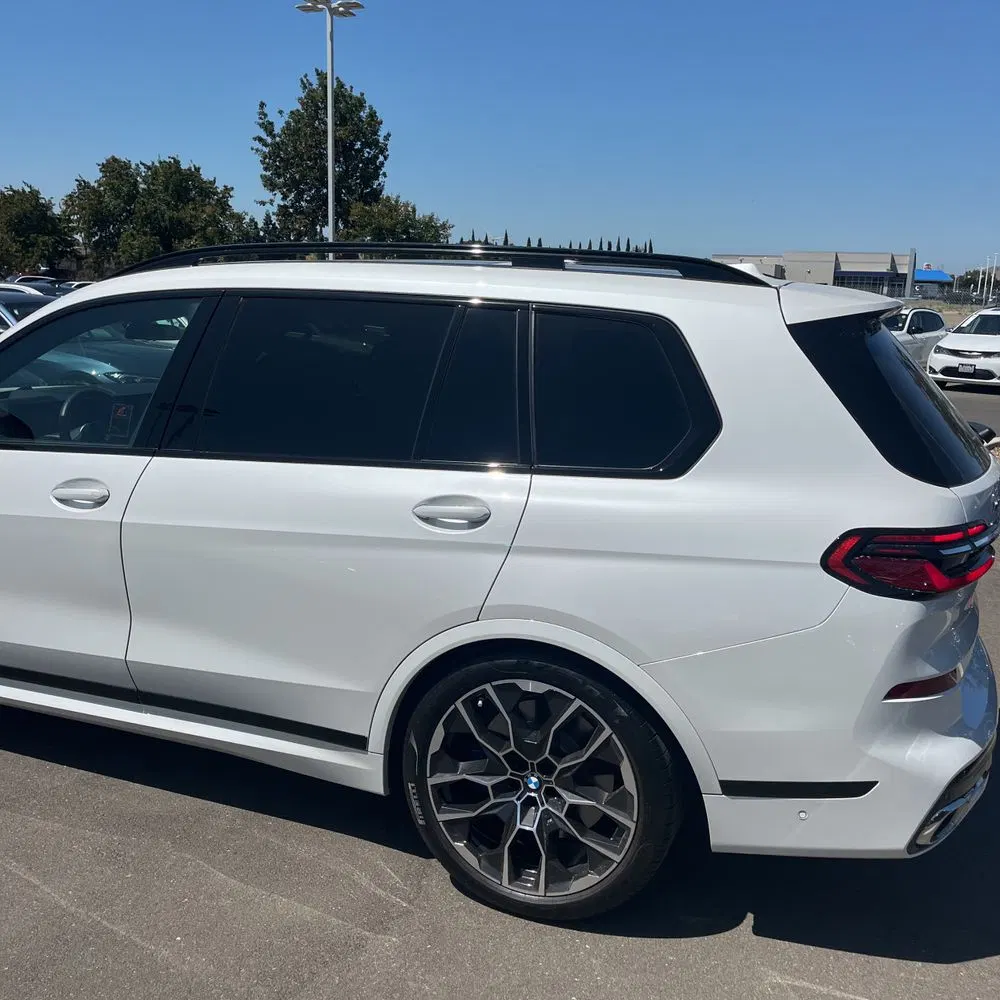 2025 BMW X7 M60i