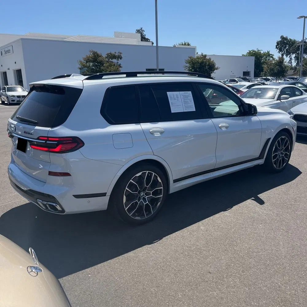 2025 BMW X7 M60i