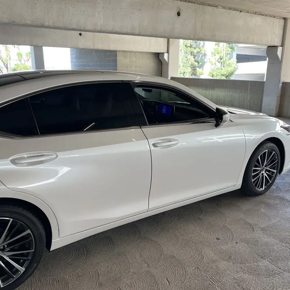 2025 Lexus ES 350 Base