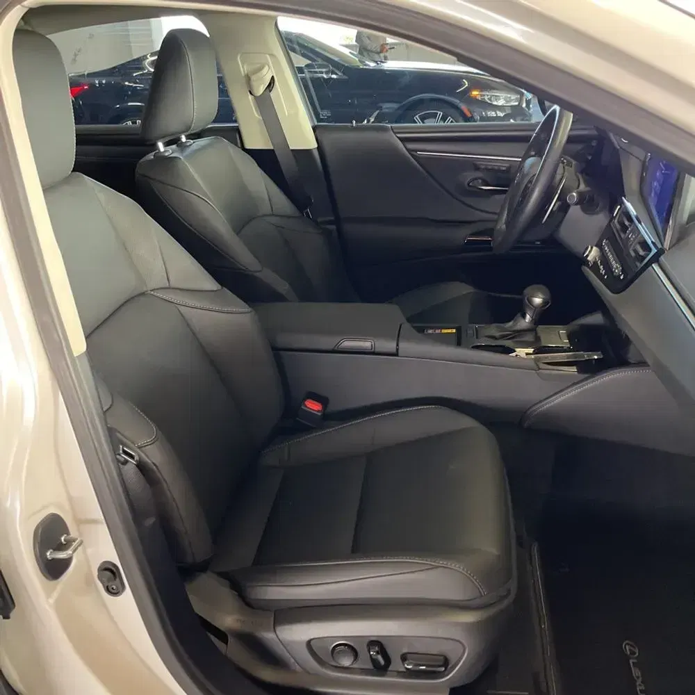 2025 Lexus ES 350 Base