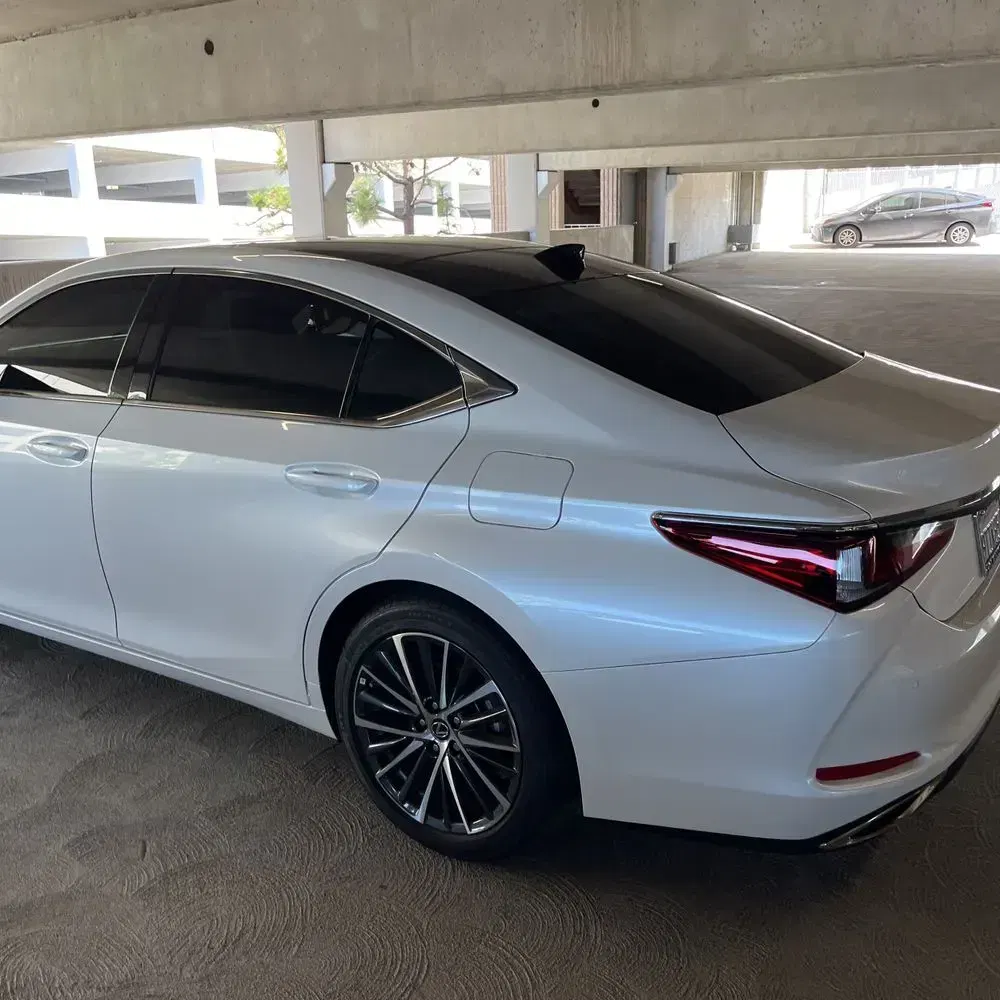 2025 Lexus ES 350 Base