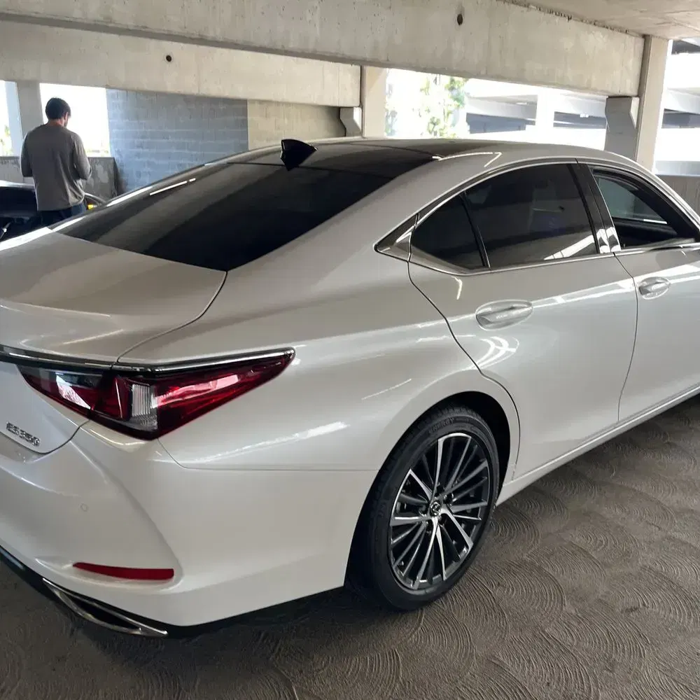 2025 Lexus ES 350 Base