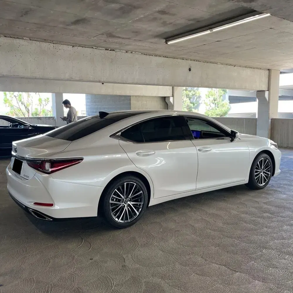 2025 Lexus ES 350 Base