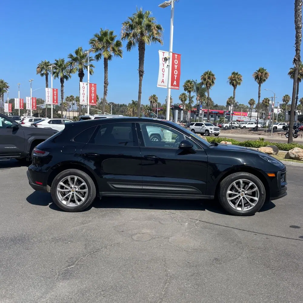 2024 Porsche Macan Base