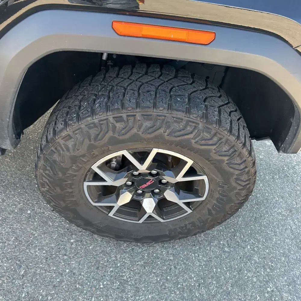 2023 GMC Canyon AT4X
