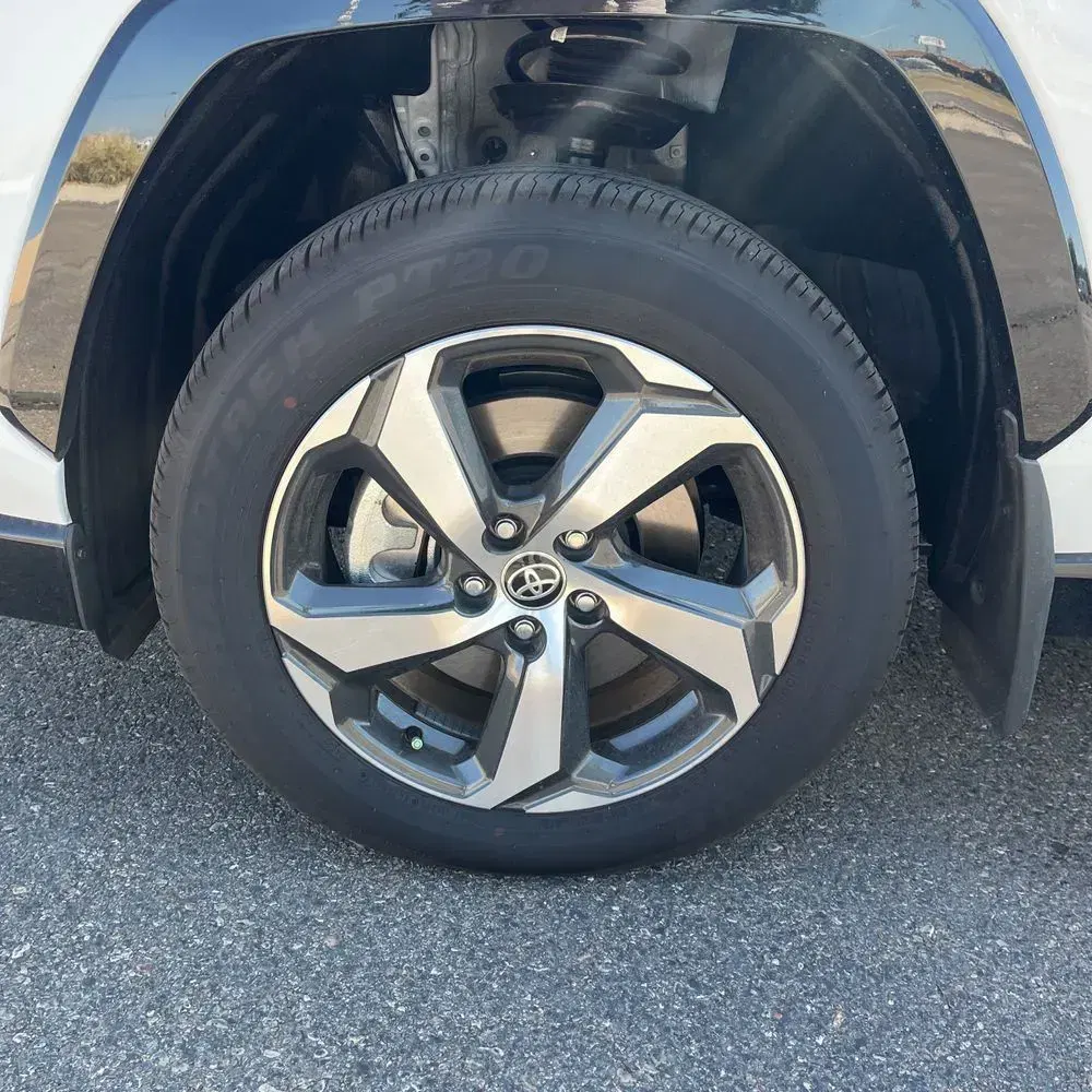 2025 Toyota RAV4 Plug-in Hybrid SE