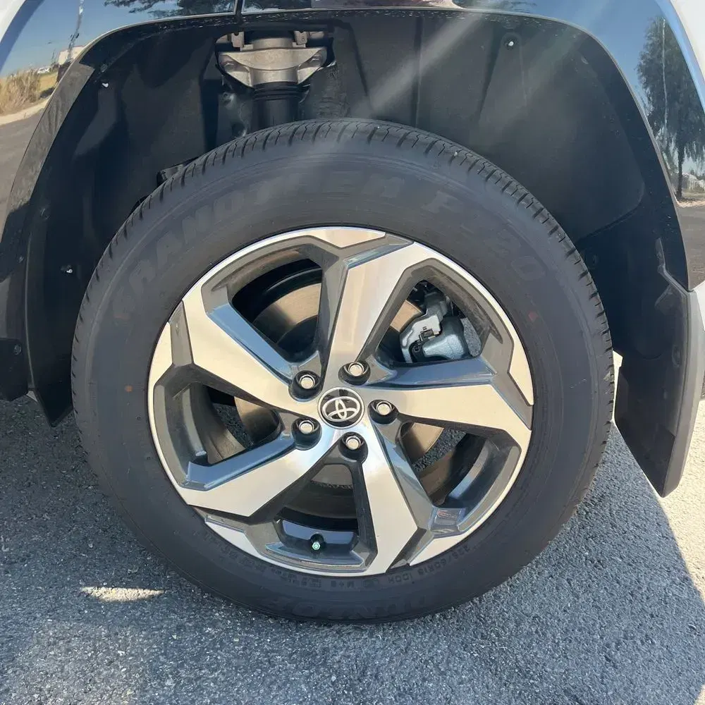2025 Toyota RAV4 Plug-in Hybrid SE