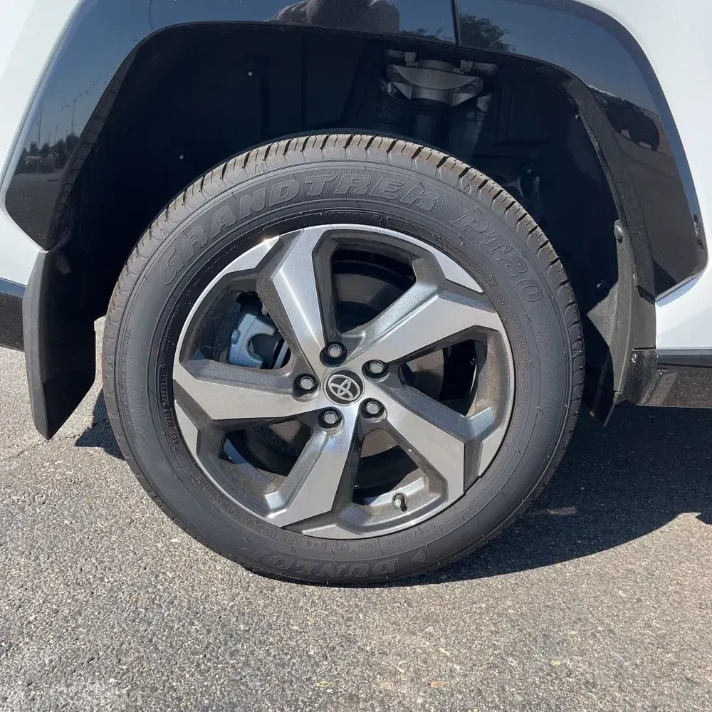 2025 Toyota RAV4 Plug-in Hybrid SE