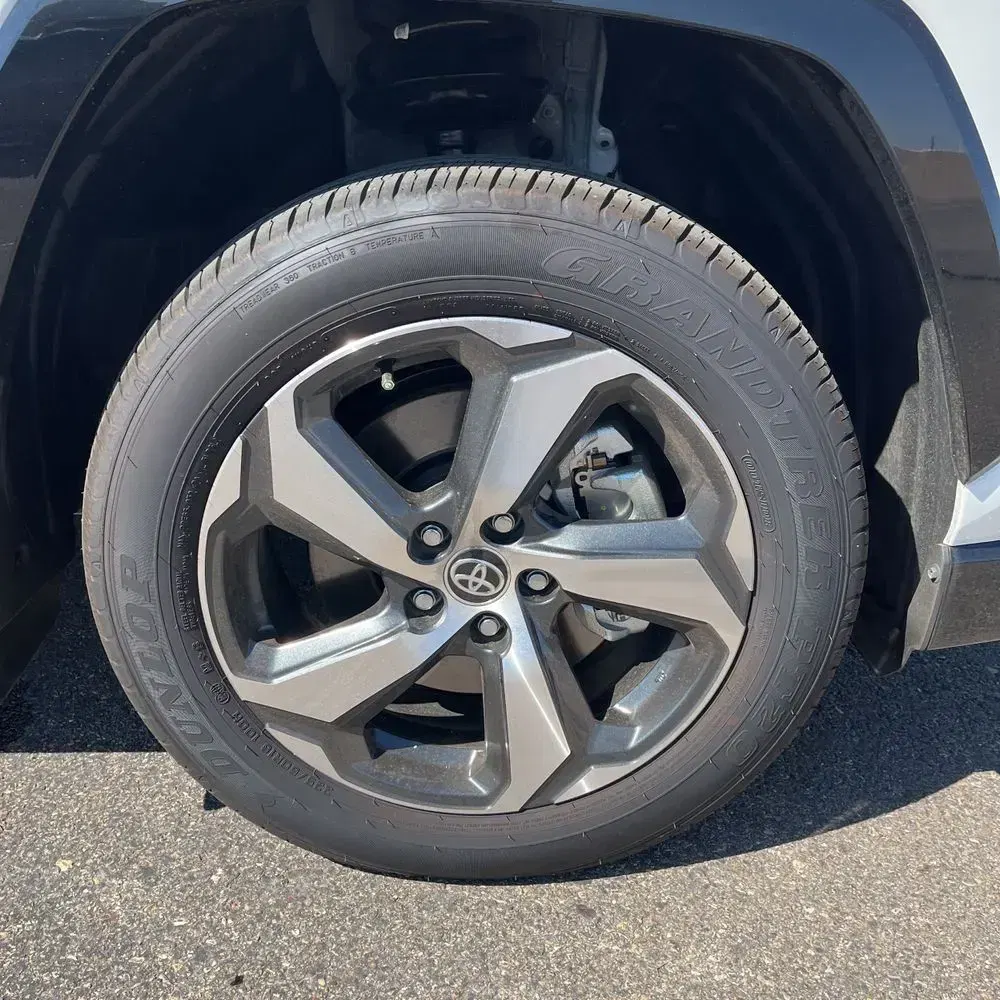 2025 Toyota RAV4 Plug-in Hybrid SE