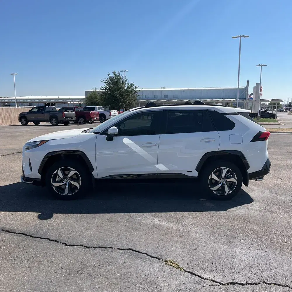 2025 Toyota RAV4 Plug-in Hybrid SE