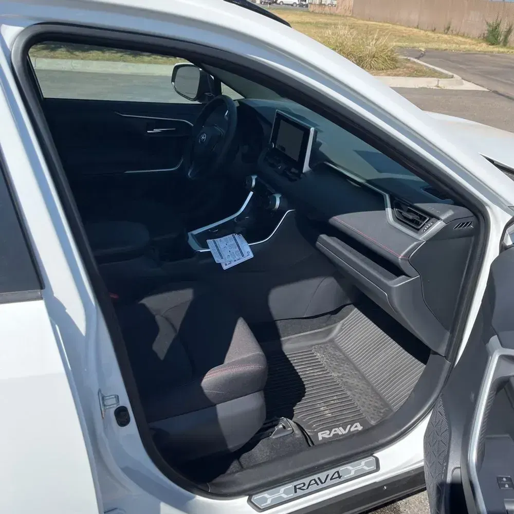 2025 Toyota RAV4 Plug-in Hybrid SE