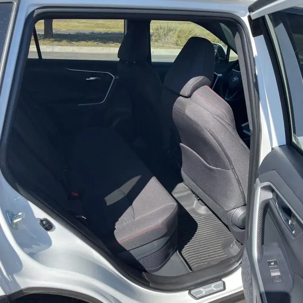 2025 Toyota RAV4 Plug-in Hybrid SE