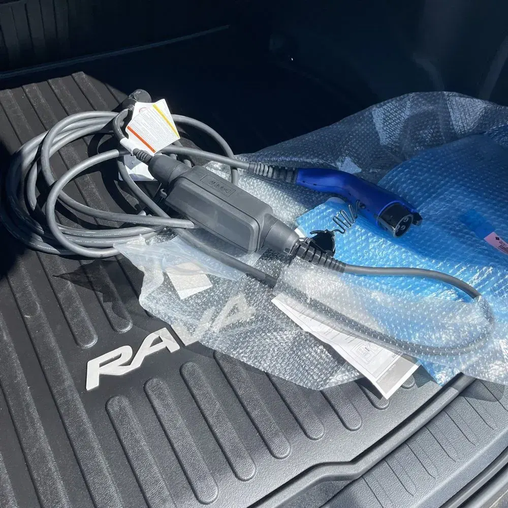 2025 Toyota RAV4 Plug-in Hybrid SE