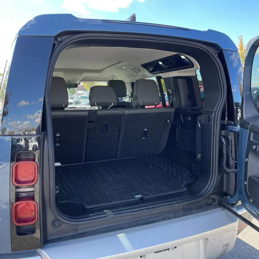 2020 Land Rover Defender 110 SE