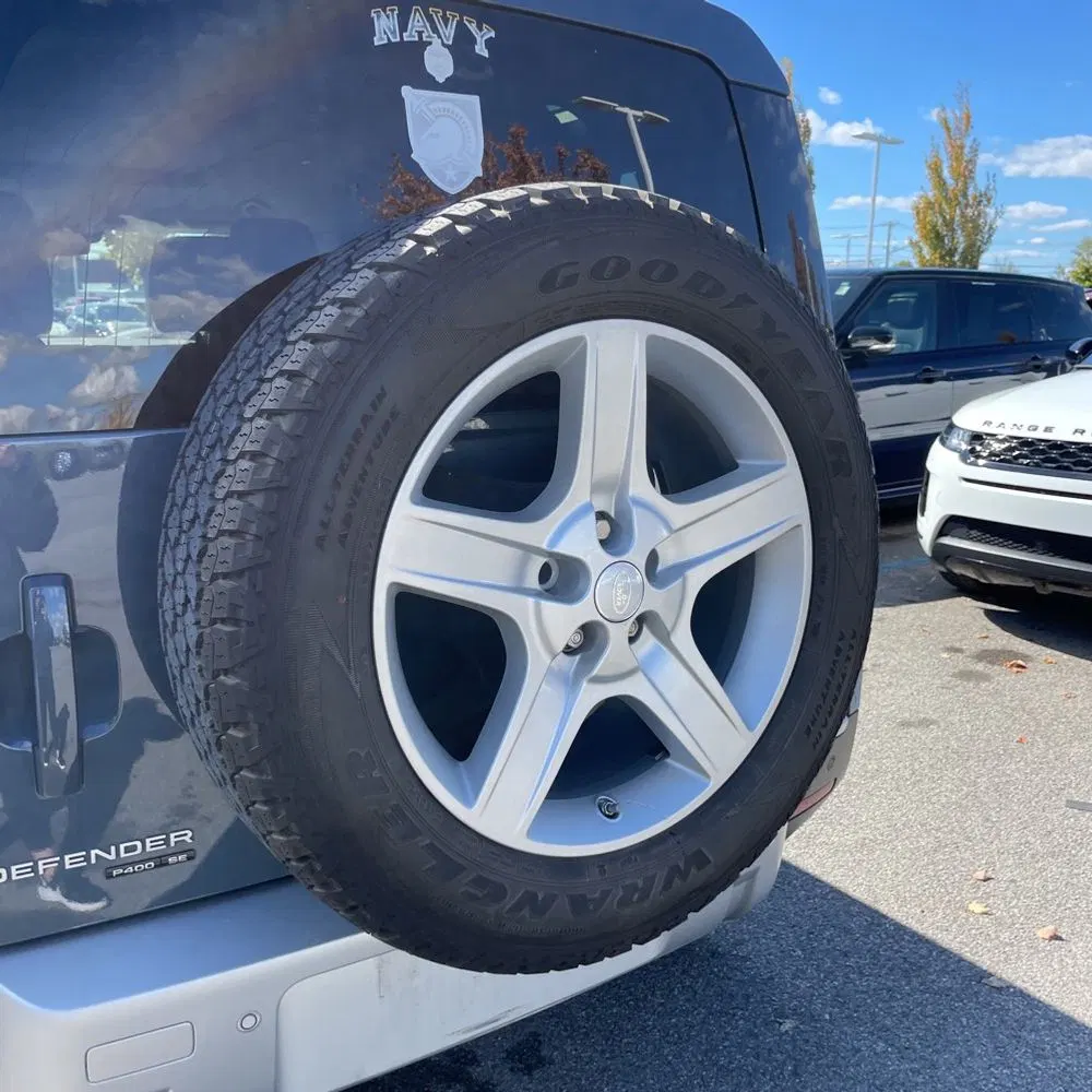 2020 Land Rover Defender 110 SE