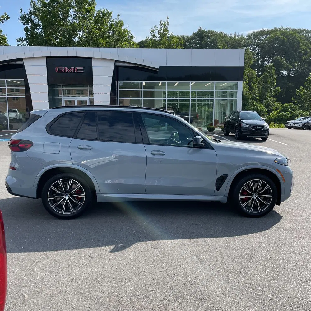 2025 BMW X5 M60i