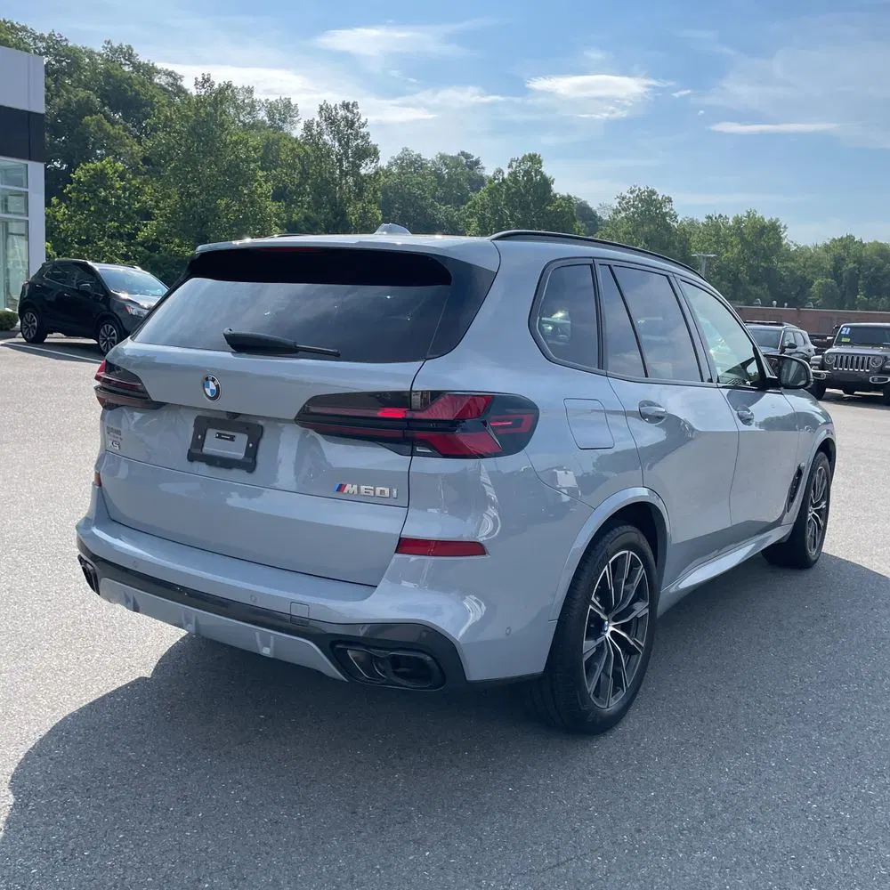 2025 BMW X5 M60i
