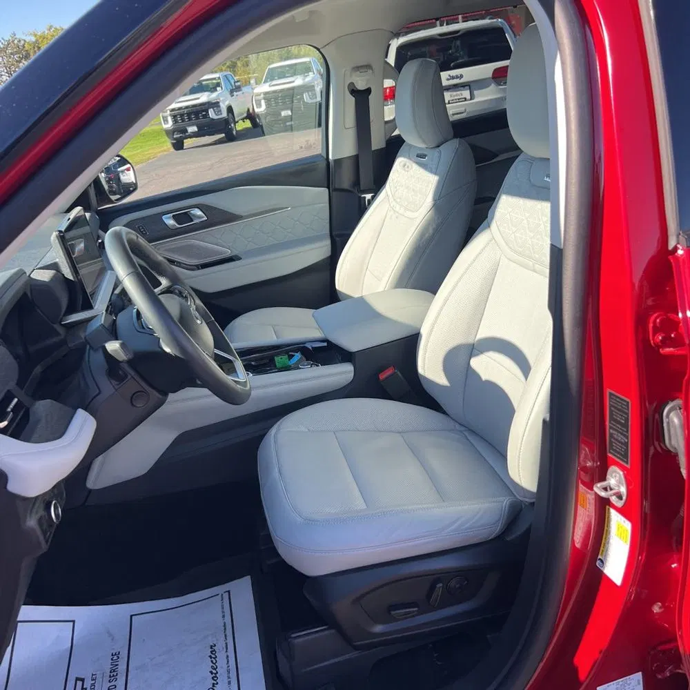 2025 Ford Explorer Platinum