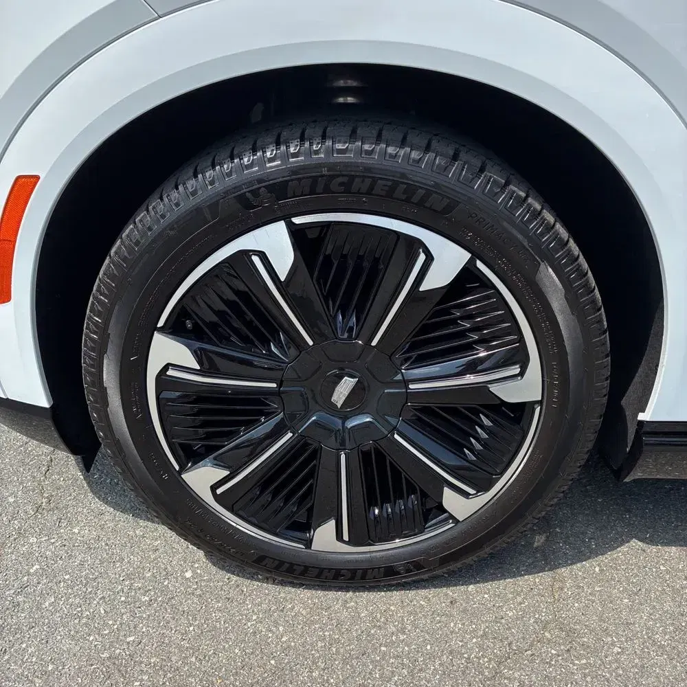 2025 Cadillac Escalade IQ Sport 2