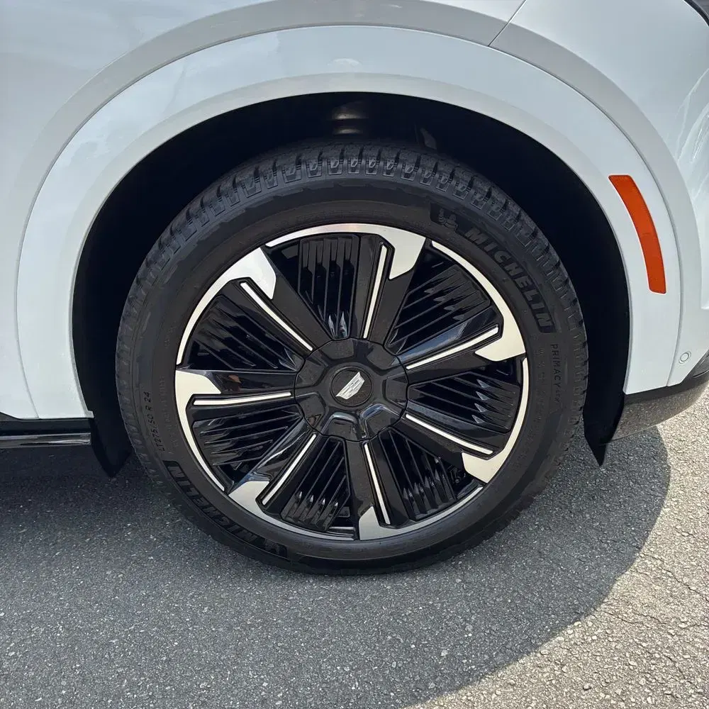2025 Cadillac Escalade IQ Sport 2
