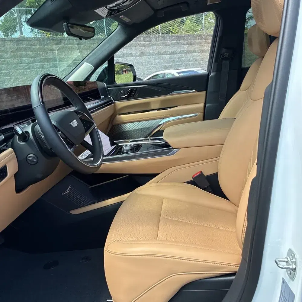 2025 Cadillac Escalade IQ Sport 2