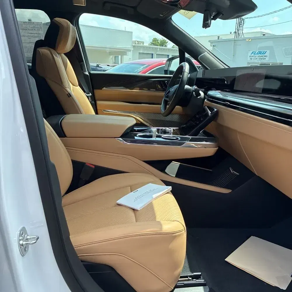 2025 Cadillac Escalade IQ Sport 2