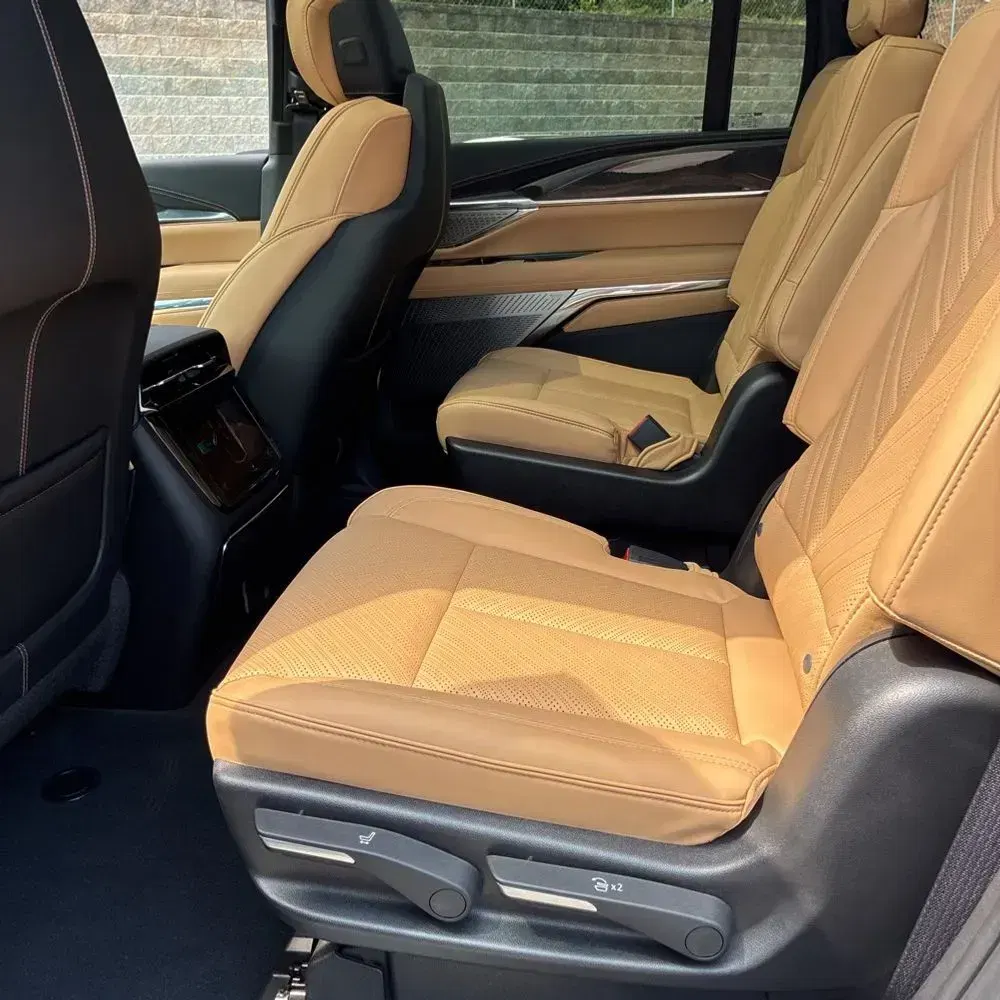 2025 Cadillac Escalade IQ Sport 2