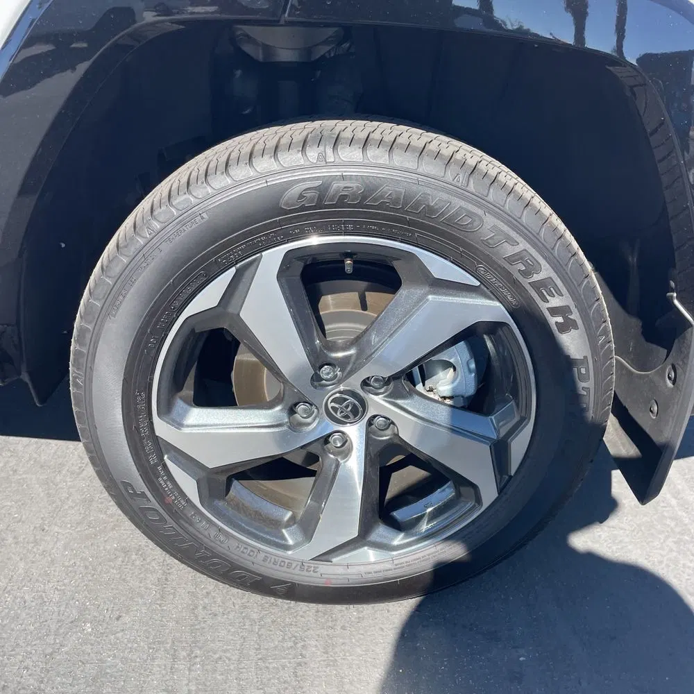 2025 Toyota RAV4 Plug-in Hybrid SE